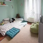 Bright Apt Near Nation