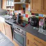 Bright Apt Near Nation