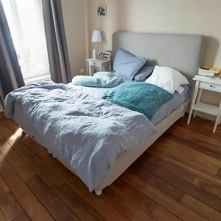 Bright Apt Near Nation Apartment